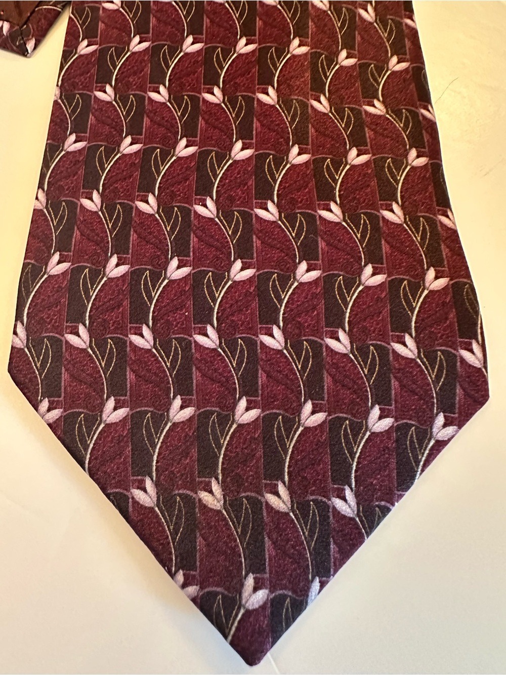 KOLTE  FLORAL 100% SILK MEN'S TIE